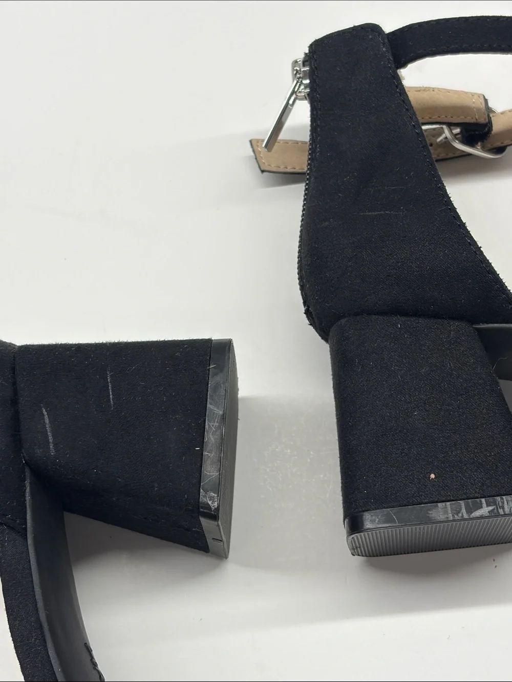 NEW Life Stride Women’s Black Ankle-Strap Block Heel Sandals Size 9